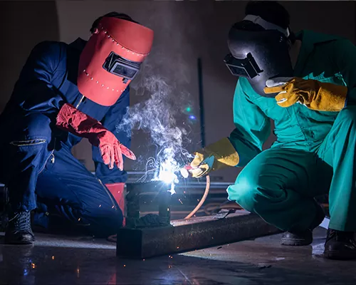 Ropa protectora para operaciones de soldadura eléctrica