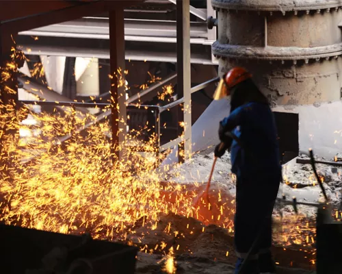 Ropa protectora para operaciones metalurgias de hierro y acero
